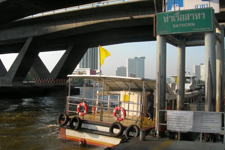 Sapan Taksin Pier