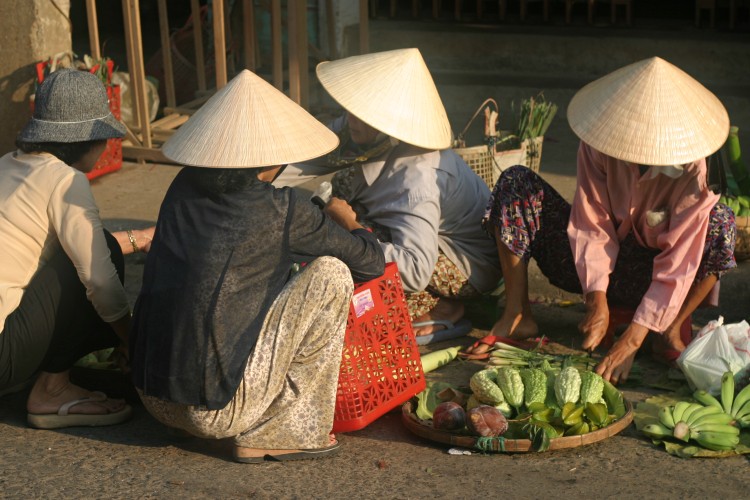Women at the market, Hội An